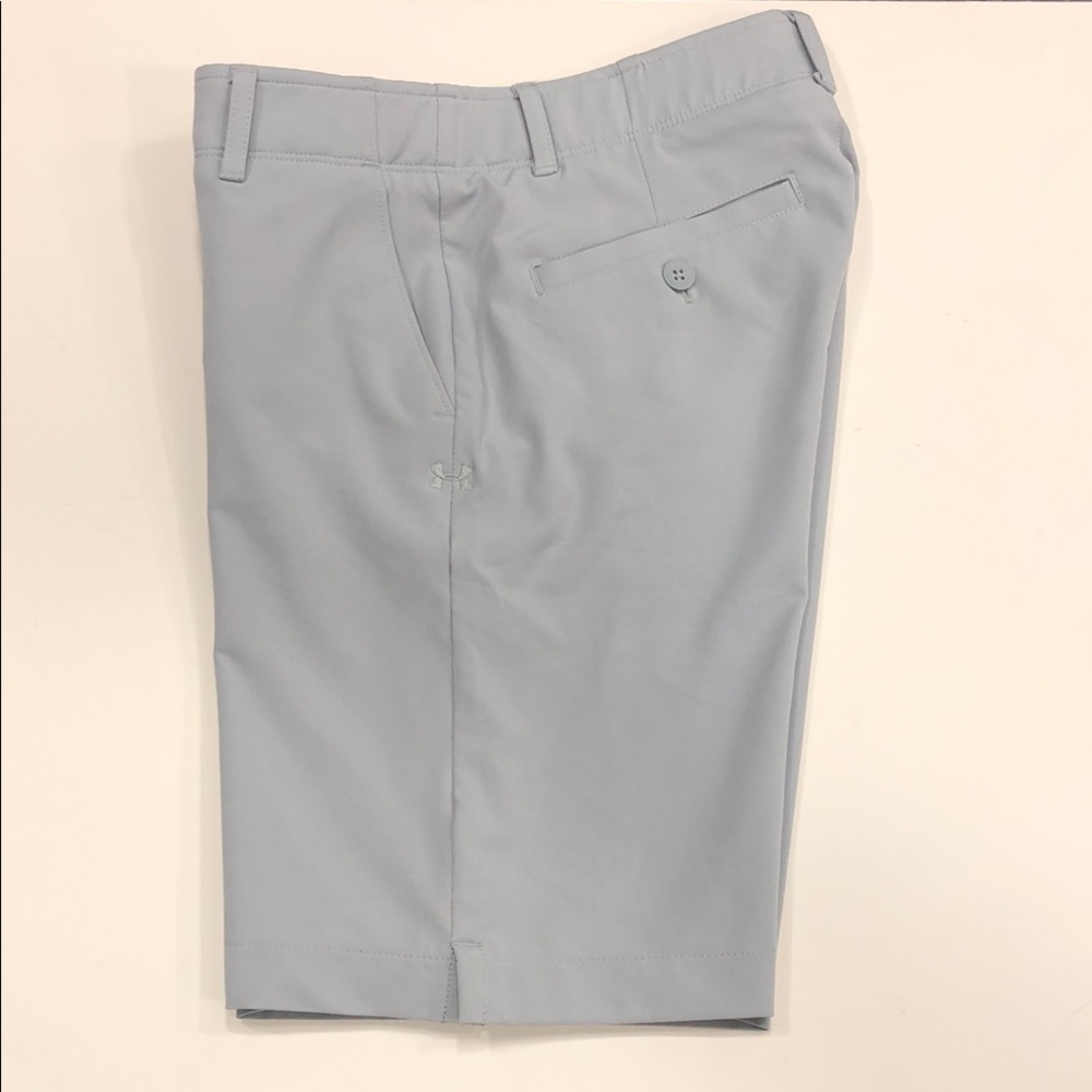 Under Armour Woman’s Light Gray Shorts – Size 2